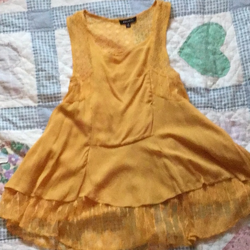 Lace sleeveless top
